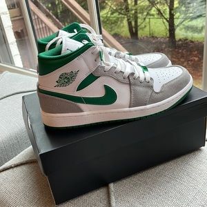 Air Jordan 1Mid SE